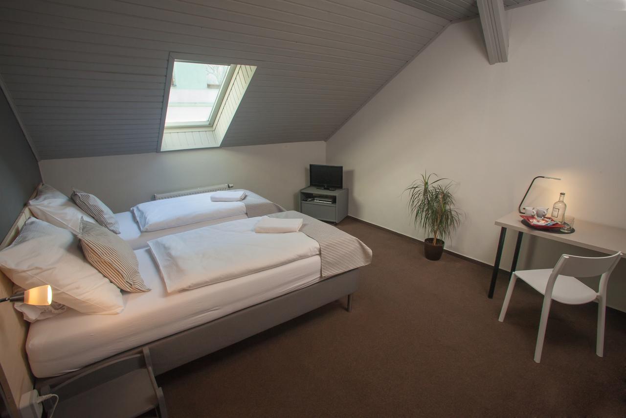 Pension Pulmesic Jablonec nad Nisou Esterno foto